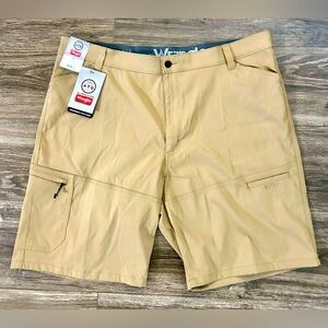 Wrangler ATG Hiking Shorts Mens 42 Tan Brown 10" Inseam NWT